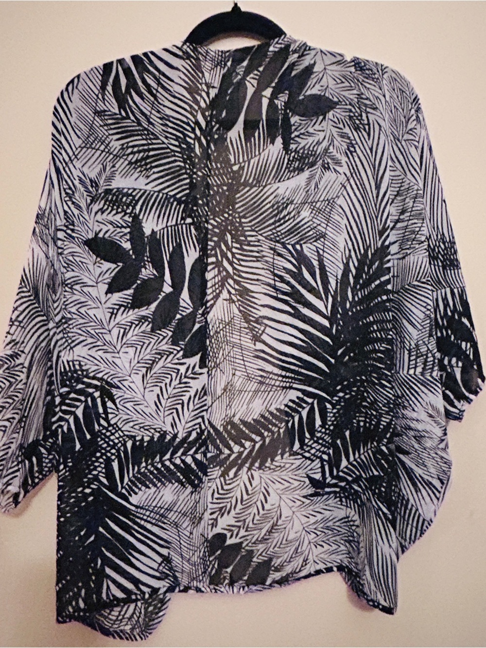 Jaclyn Smith Black and White Palm-Print Kimono
